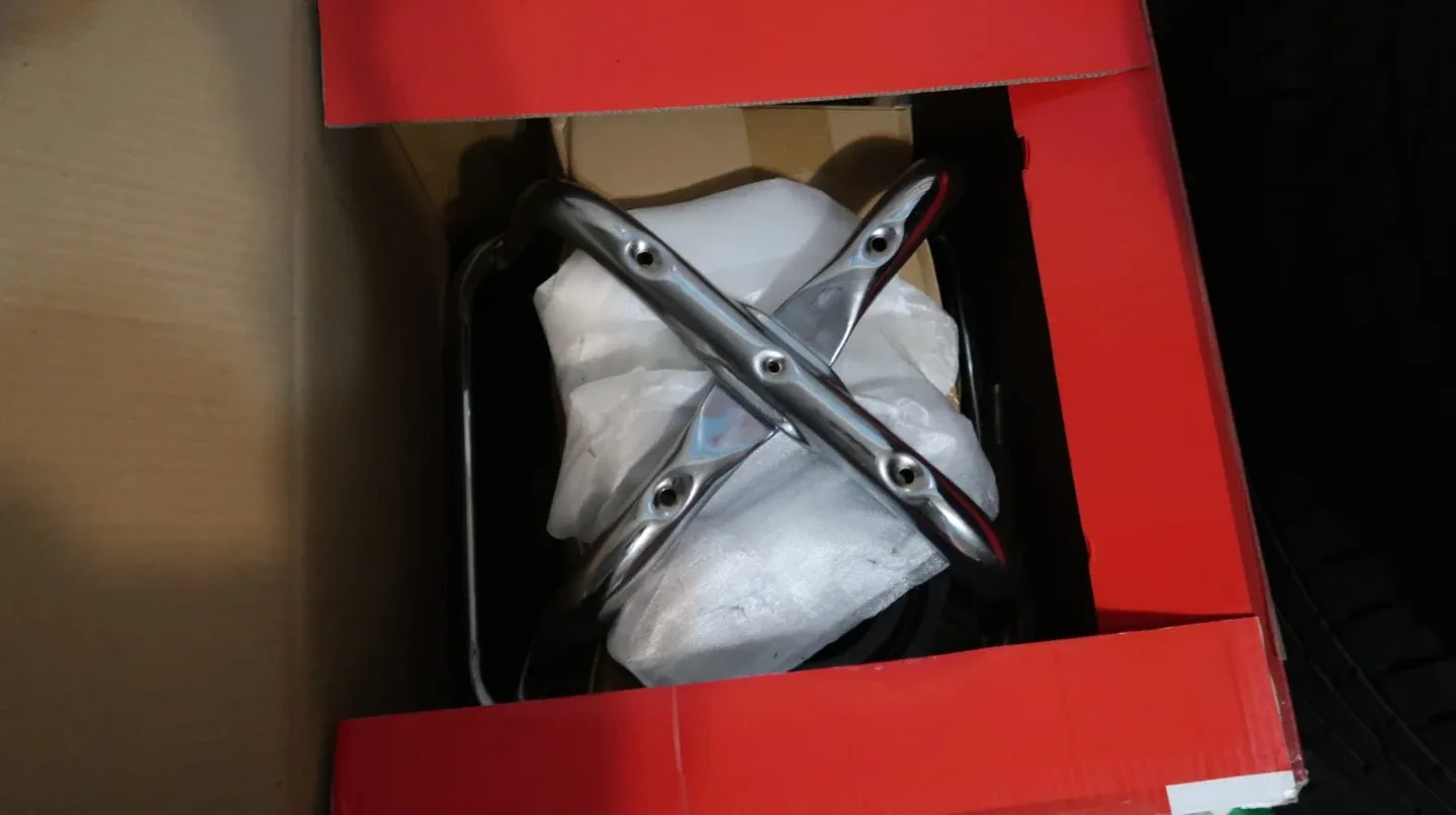 Snap-on Shop Stool with Backrest - New in Box! 🥕 image indicator(2)