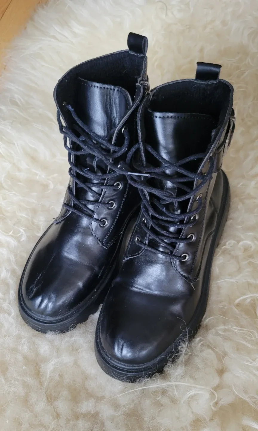 BrandNew Women's Ankle Boots W/HeavyDutyStrongGripSoles Size8