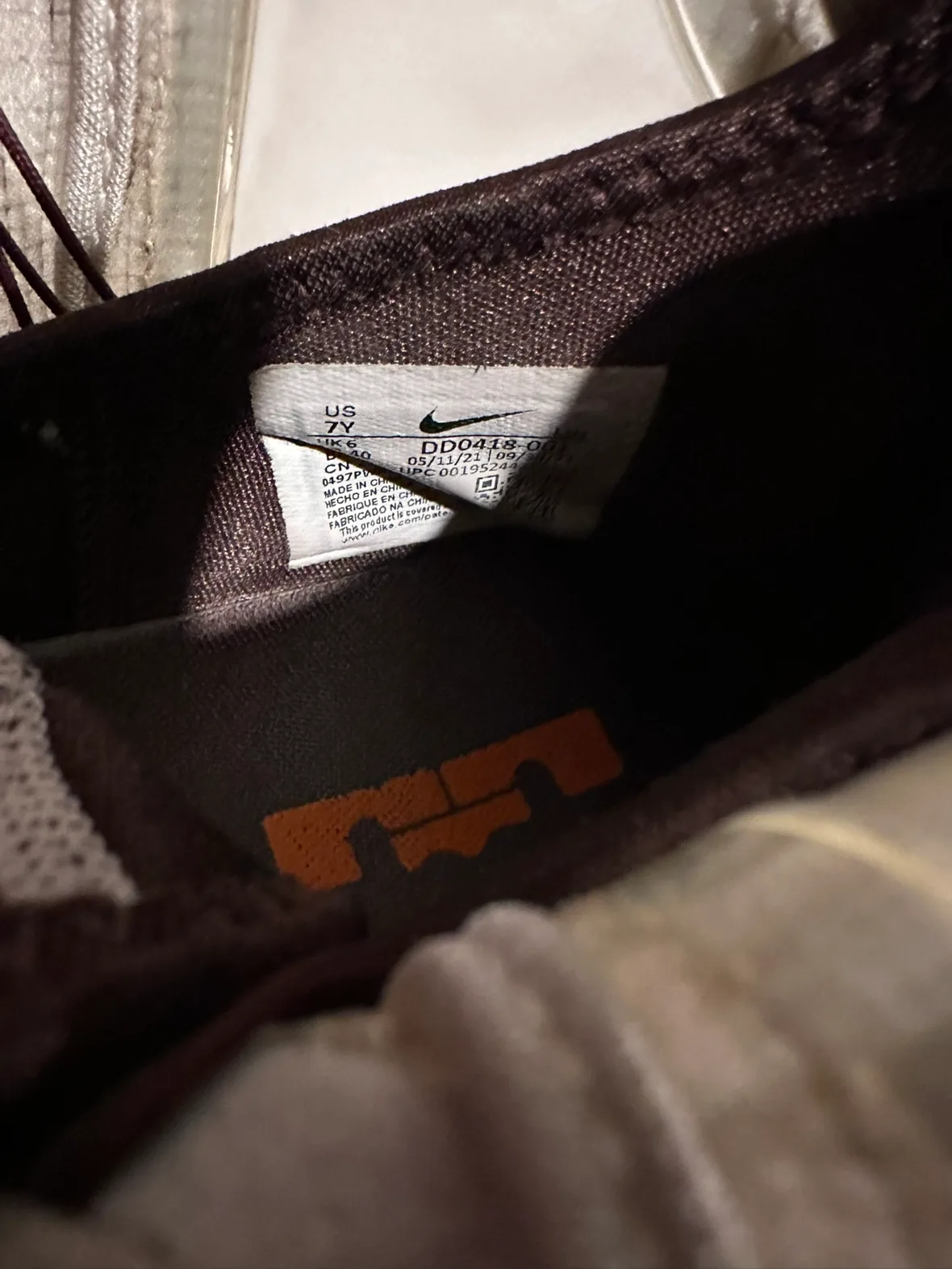 Nike LeBron 16 Low Youth Size 7Y image indicator(4)