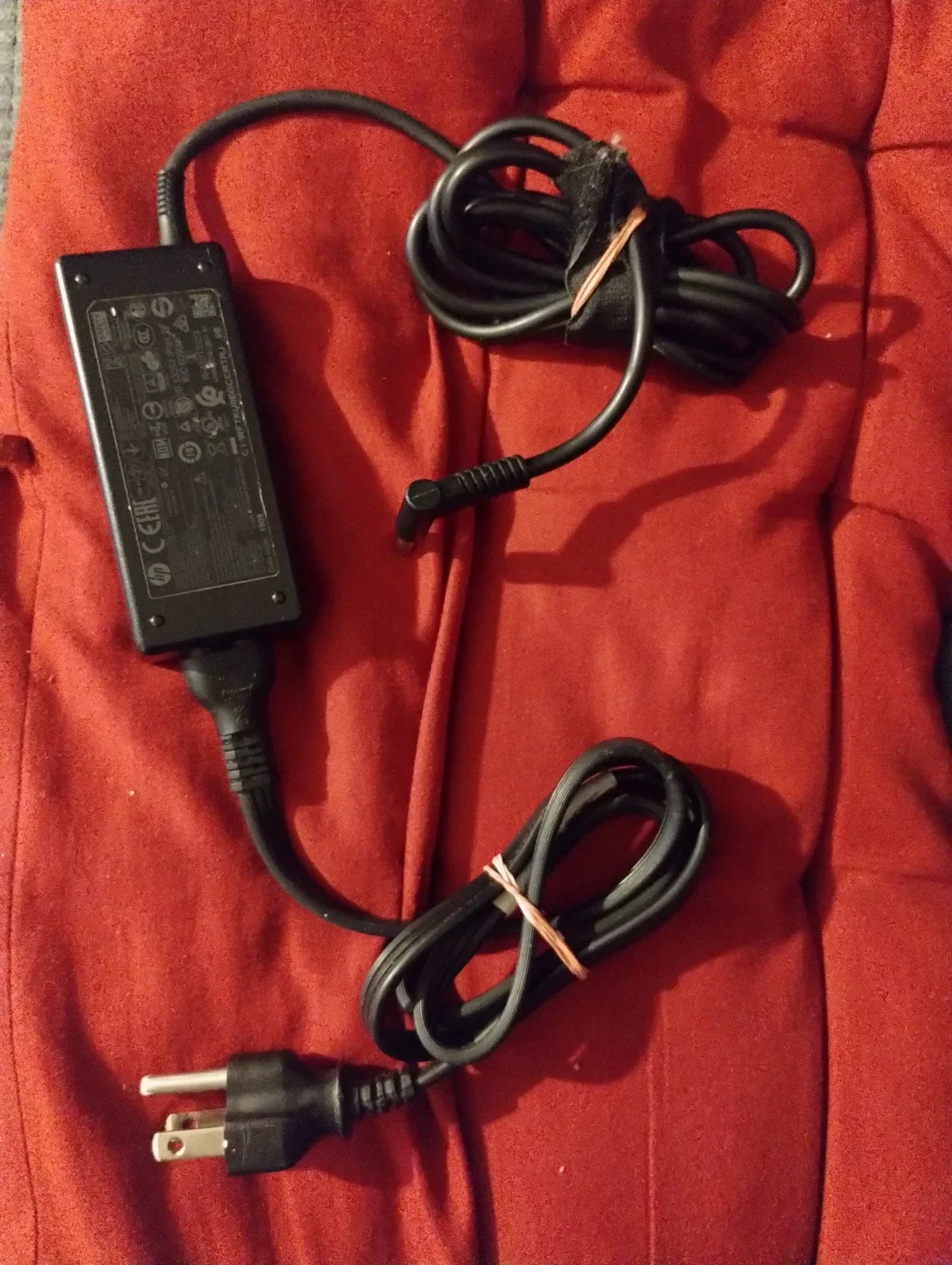 HP HSTNN-CA40 Laptop Charger image indicator(2)