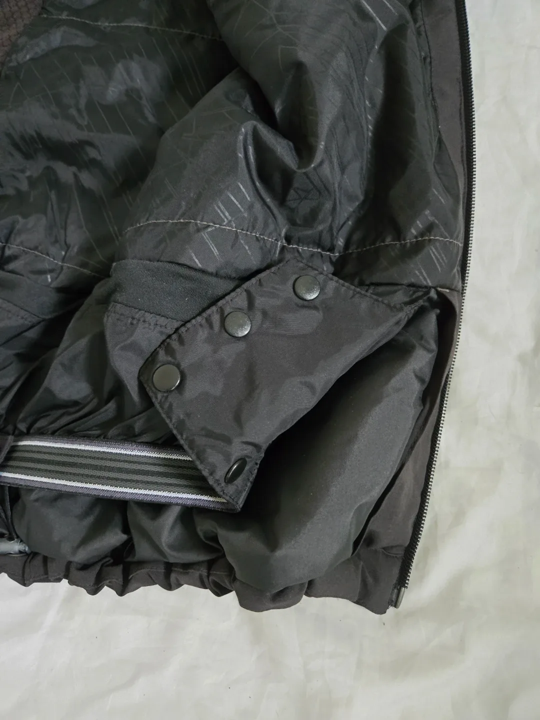 Salomon Insulated Hooded Jacket; Black; great condition,  size M image indicator(10)