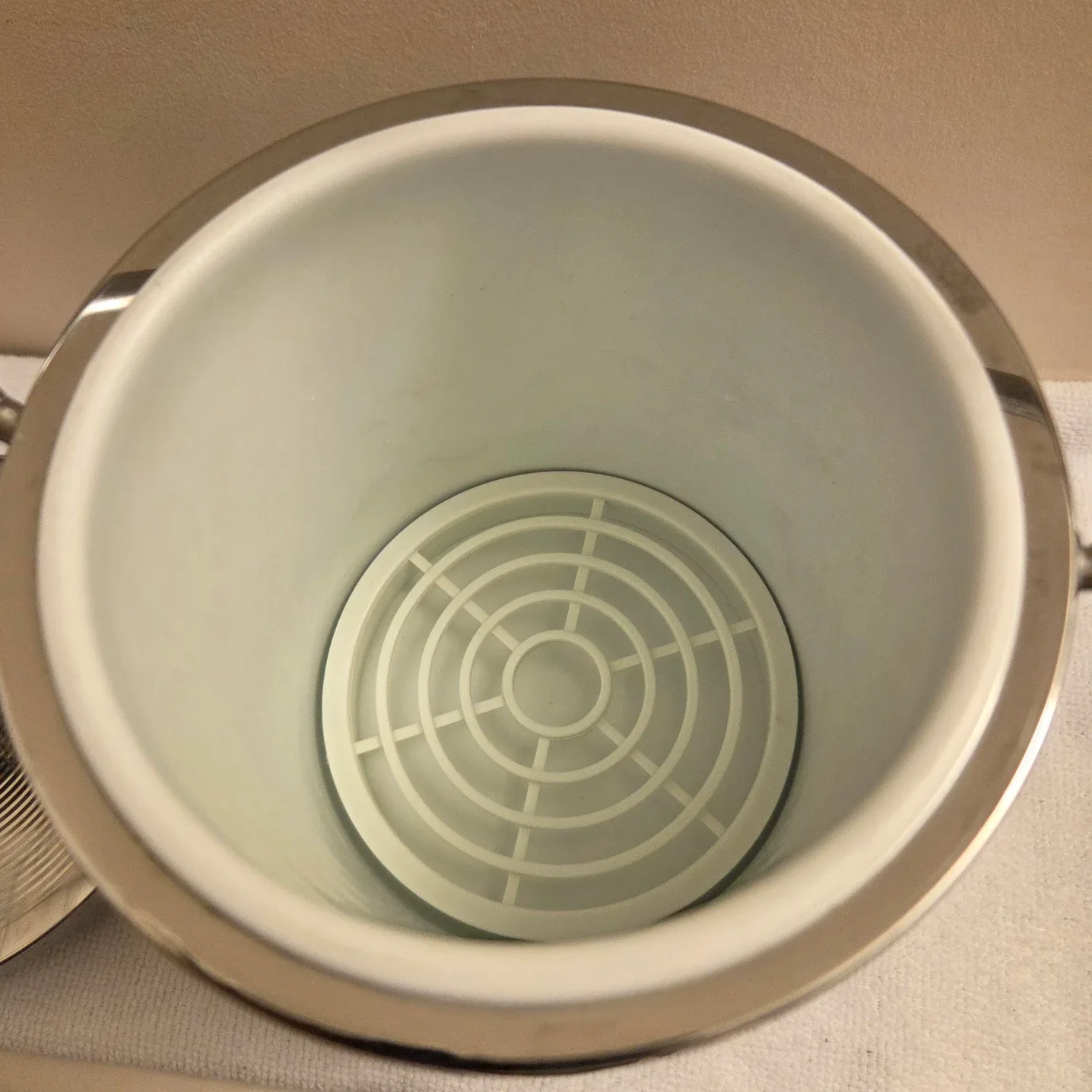 Vintage Ice Bucket with Ornate Design image indicator(3)