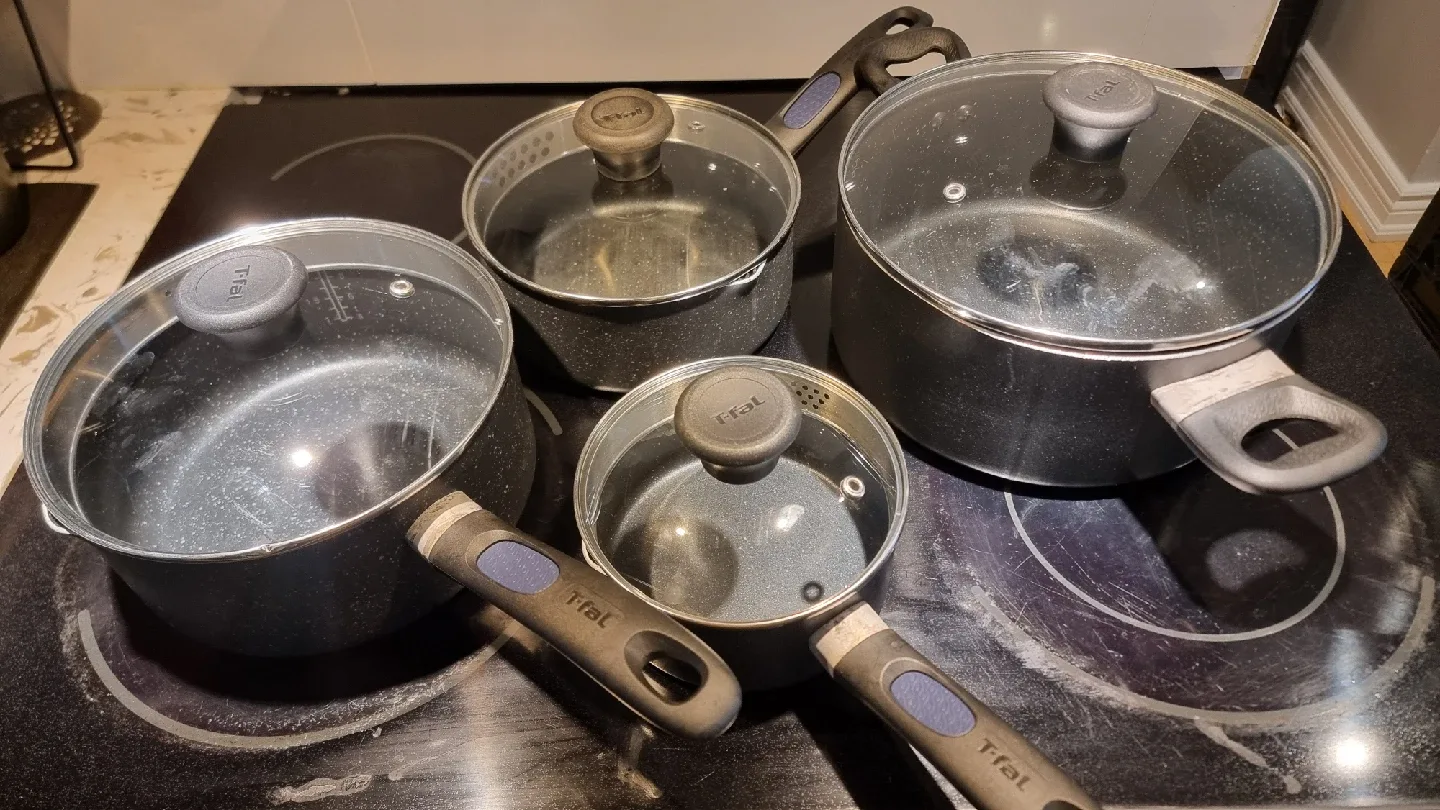 T-fal Cookware Set (8) - Pots and Pans w Lids