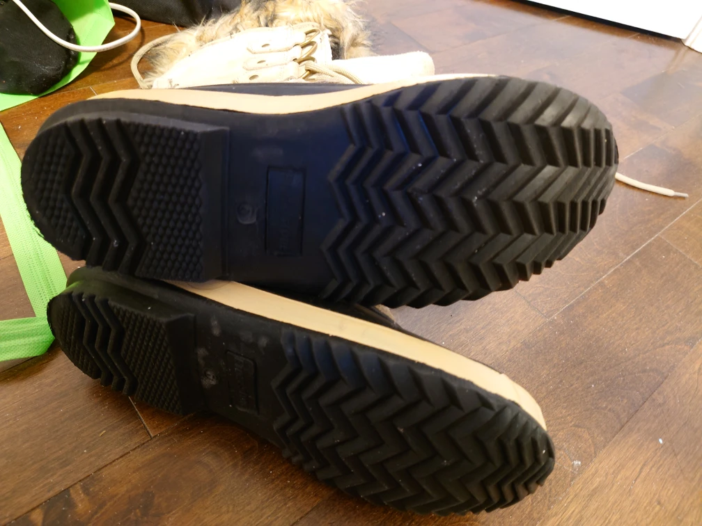 Broadstone Winter Boots, Size 6 - photo 2