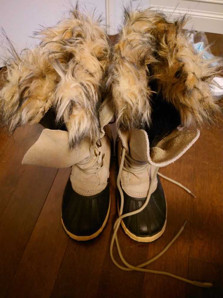 Broadstone Winter Boots, Size 6 - photo 3