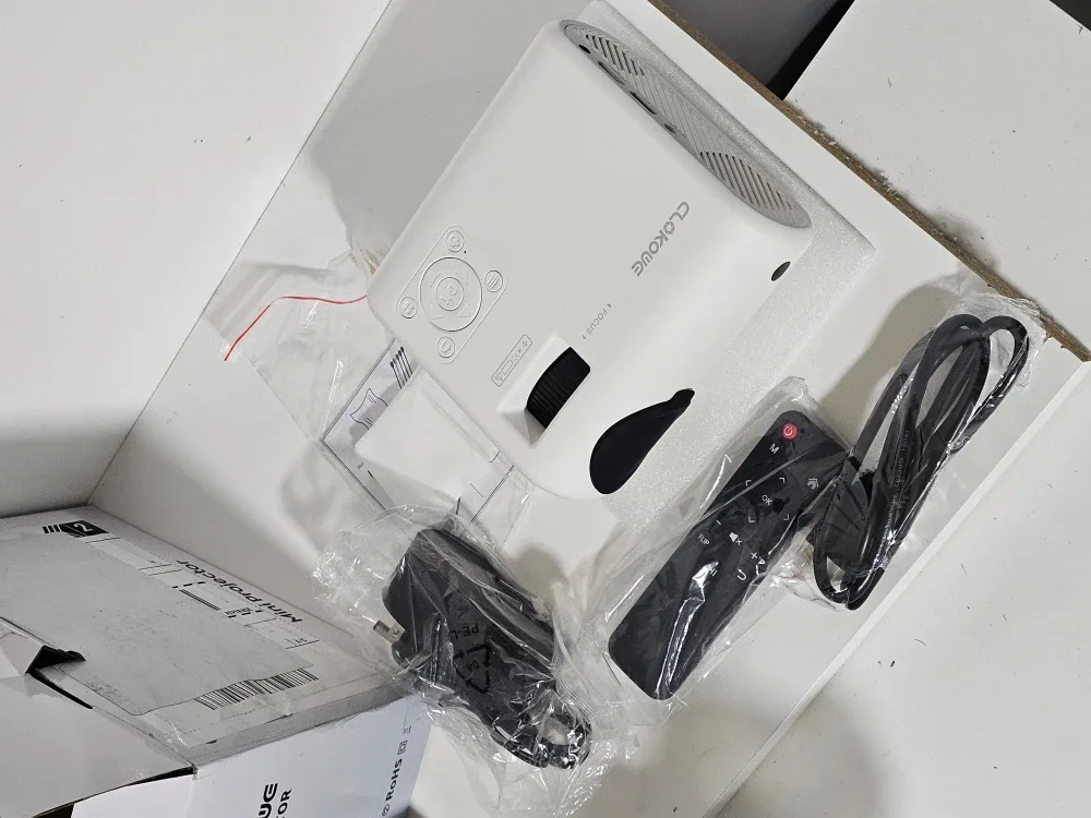 NEW- CLOKOWE Mini Projector - White image indicator(5)