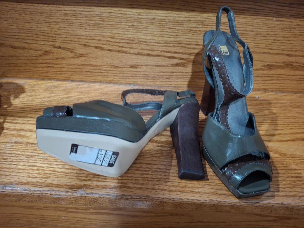 JLO Green Heels Size 9 - photo 2