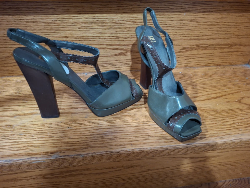 JLO Green Heels Size 9 - photo 3