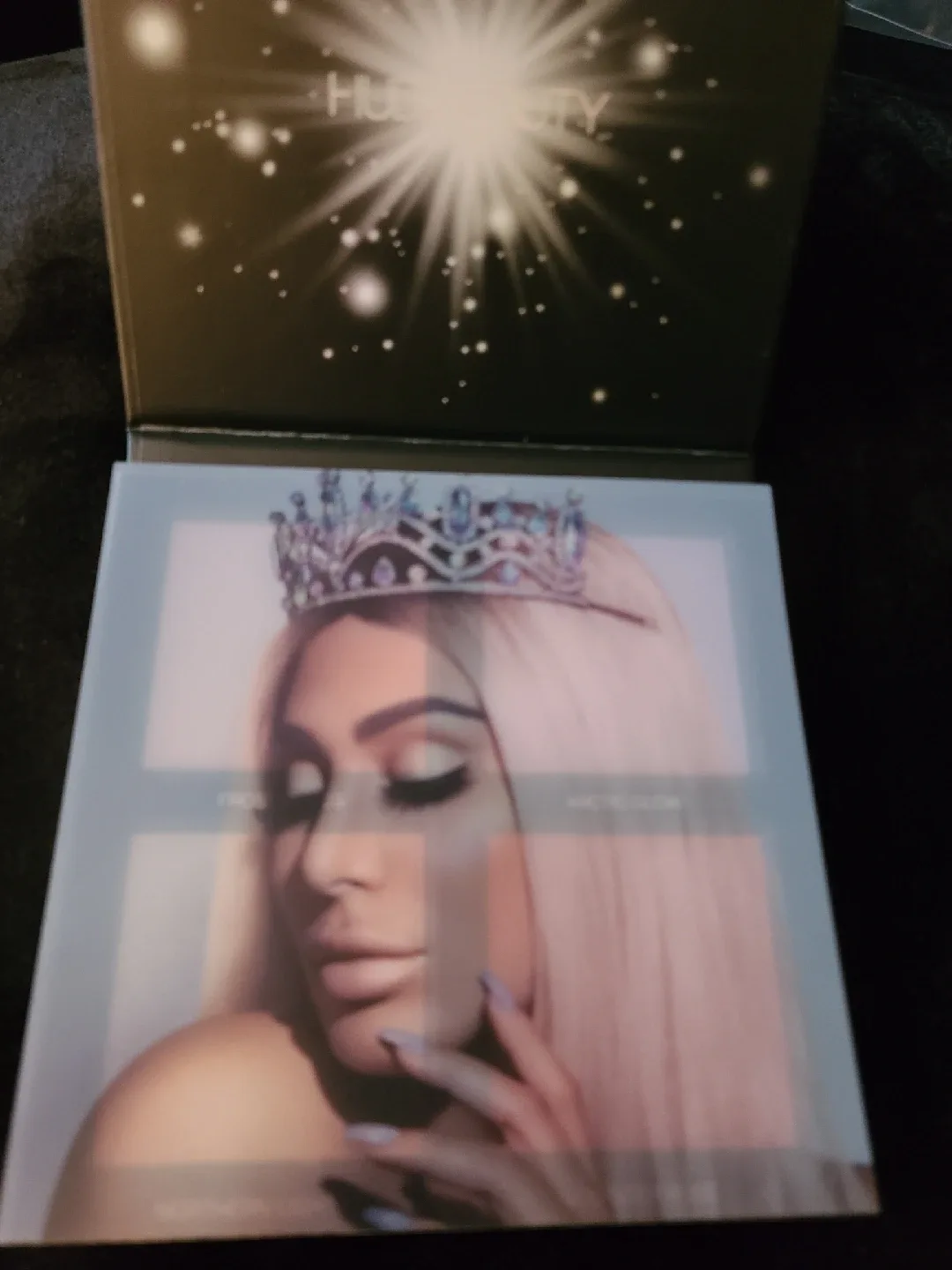 Huda Beauty Winter Highlighter Palette image indicator(4)