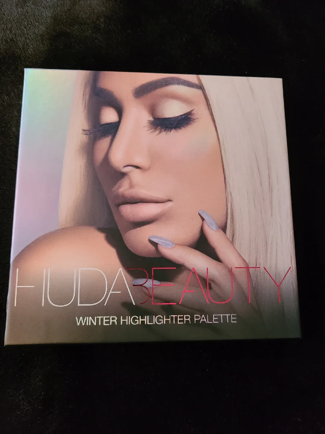 Huda Beauty Winter Highlighter Palette image indicator(5)