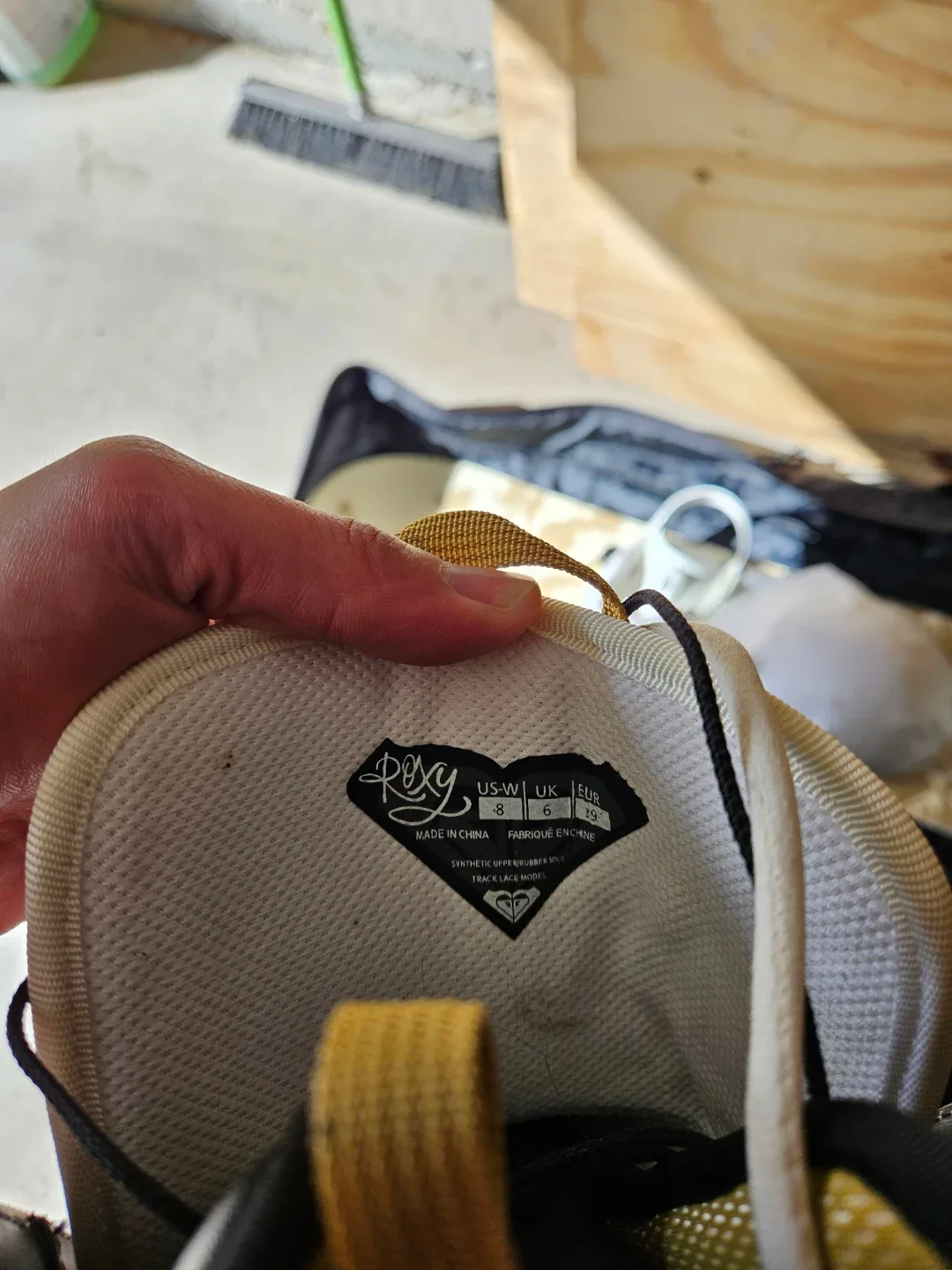 Roxy Sugar Snowboard 147cm with Bindings & Boots (US 8) image indicator(4)