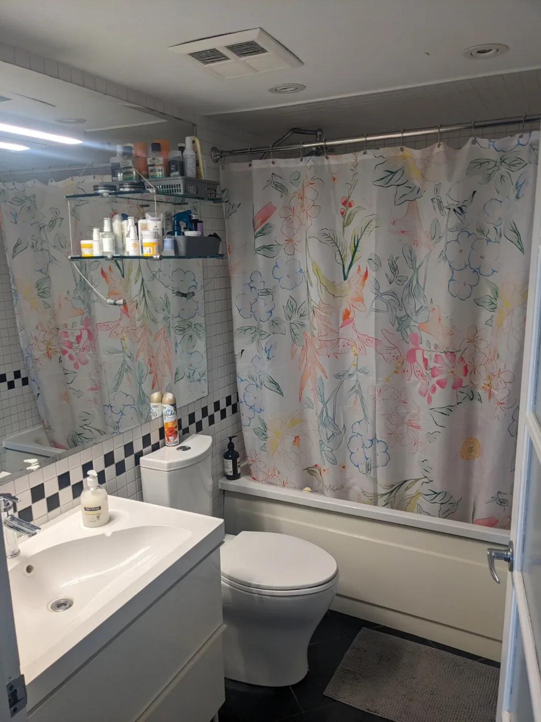 Room in large bright condo for rent image indicator(7)