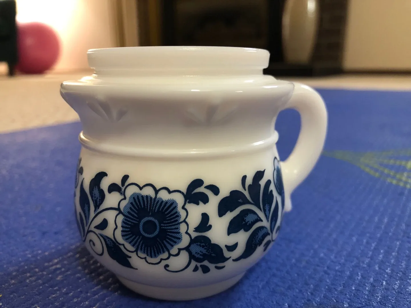 Assorted saucers and tea cups image indicator(6)