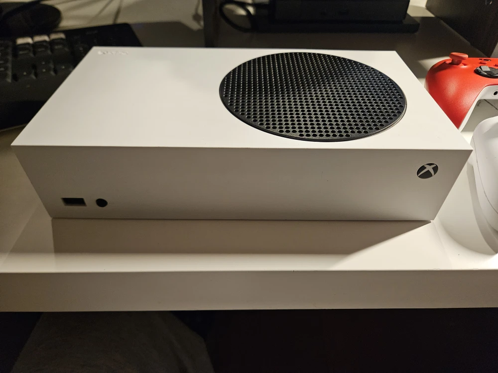 Xbox Series S - 512 GB (Comes with everything) - photo 2