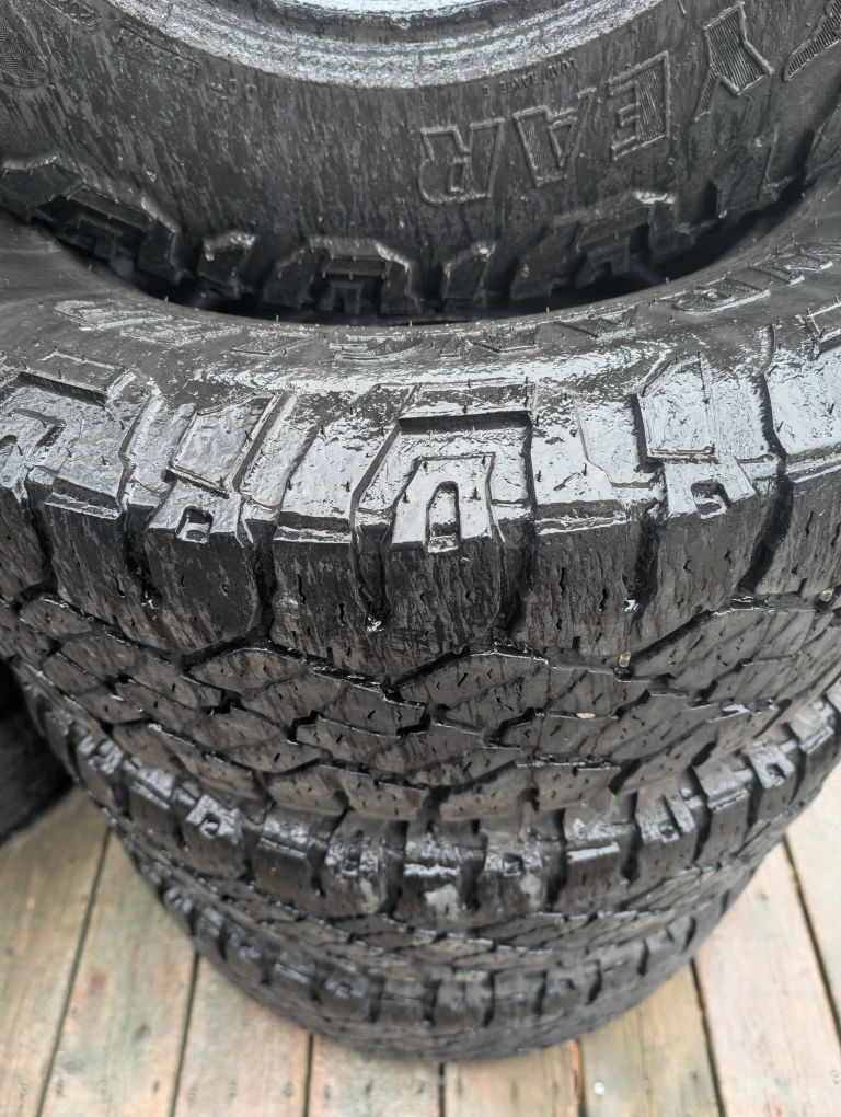 Good year wrangler duratracs A/T  275 70 18 - photo 2
