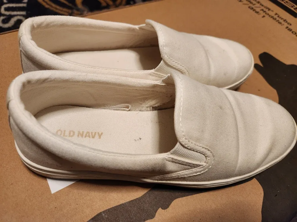 Old Navy White Slip-On Shoes - Women's Size 6 image indicator(2)