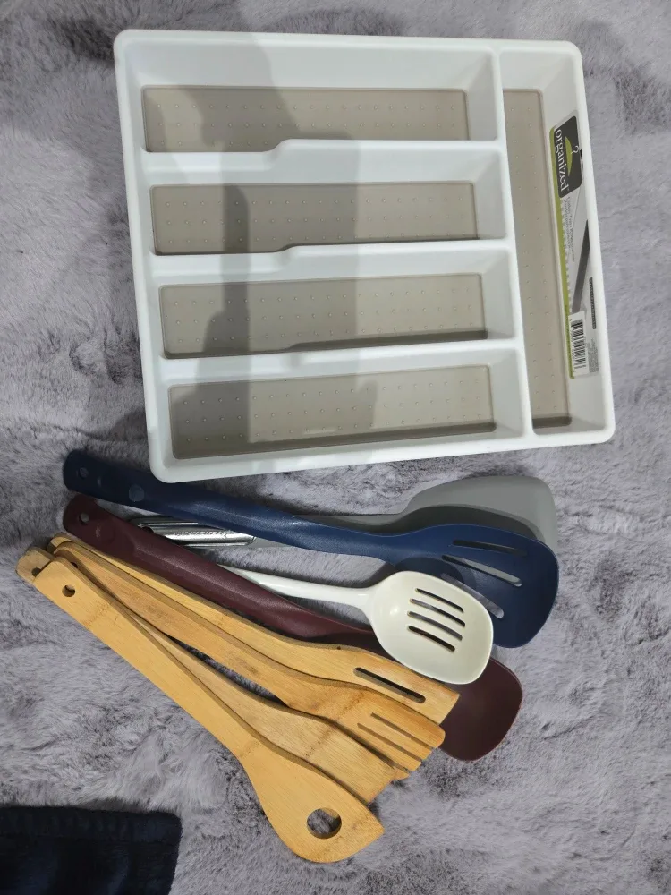 Cutlery Tray Drawer Organizer with Free Kitchen Utensils image indicator(2)