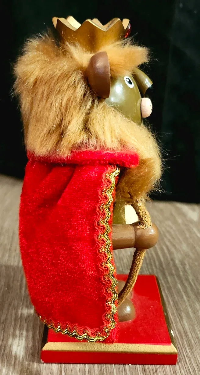 Cowardly Lion Nutcracker image indicator(2)