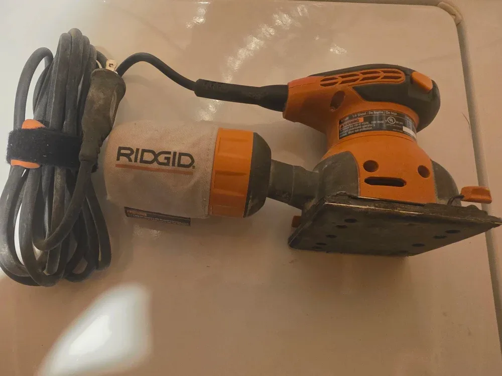 Ridgid R2500 1/4 Sheet Sander with Case