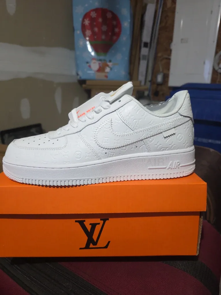 LV Air Force 1 White Size 9, 10 image indicator(2)