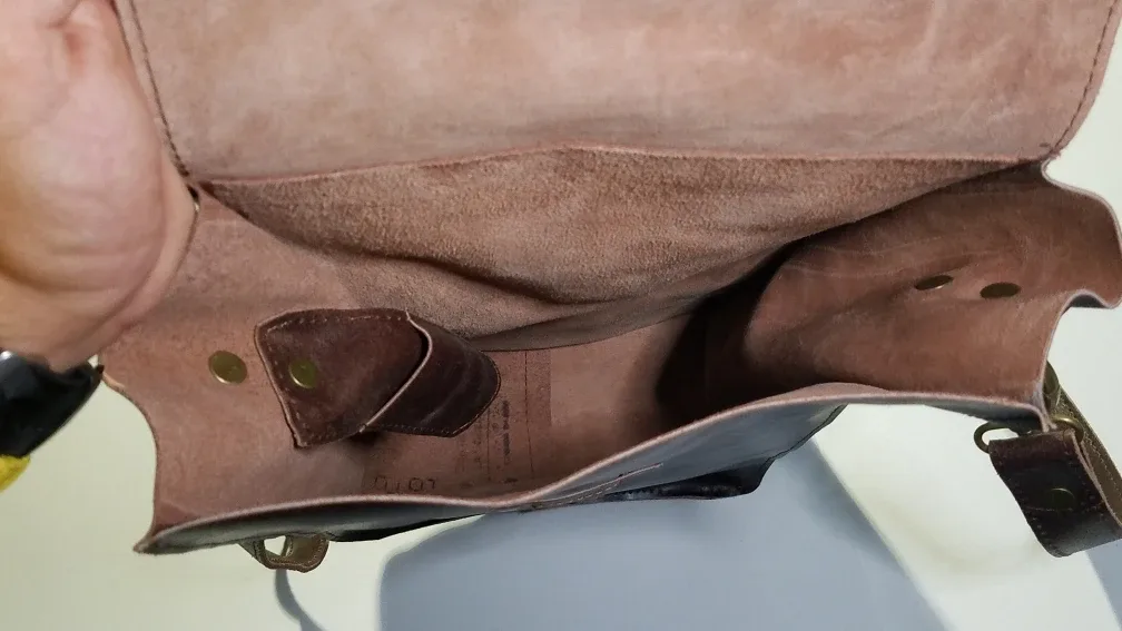 Leather Crossover Bag image indicator(3)