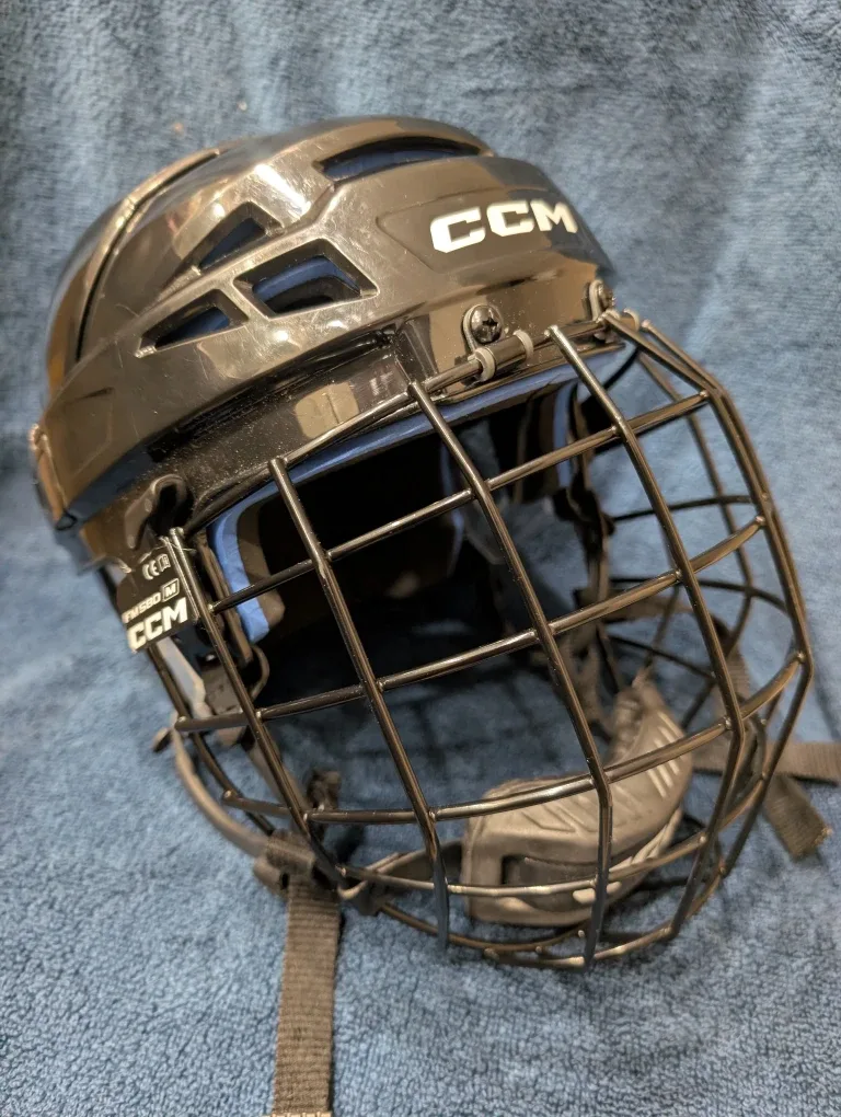 CCM Hockey Helmet with FM580 M Facemask - Medium