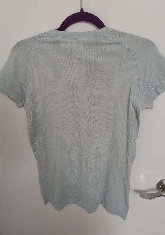 Lululemon Women's Size 8 Shirt image indicator(2)