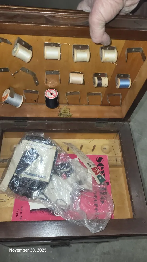 Vintage White Sewing Machine Cabinet image indicator(2)