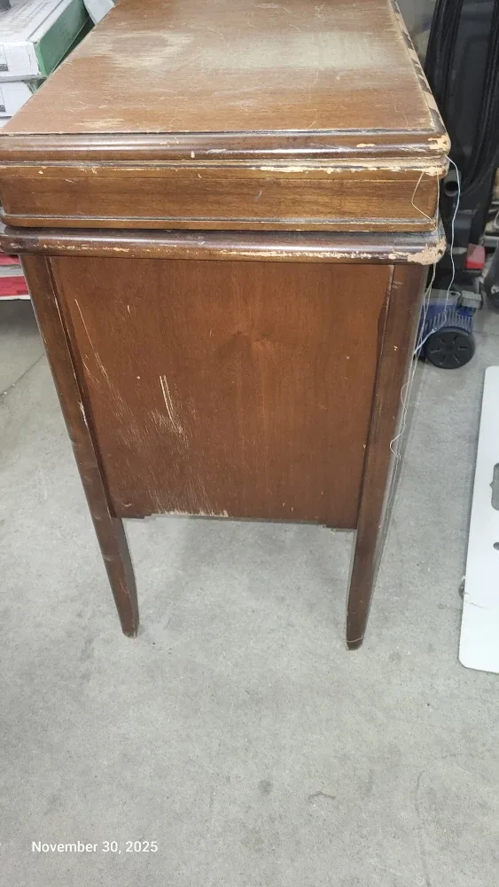 Vintage White Sewing Machine Cabinet image indicator(4)