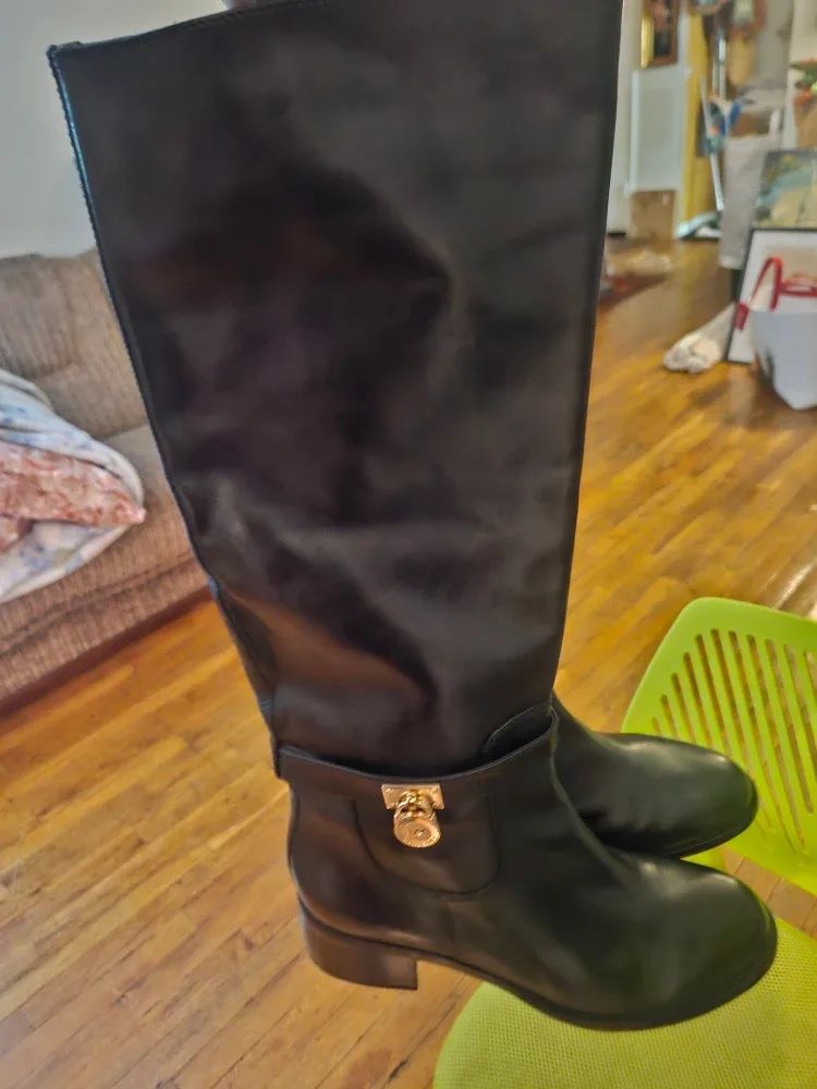 Brand New Michael  Kors Women Leather Boots image indicator(2)