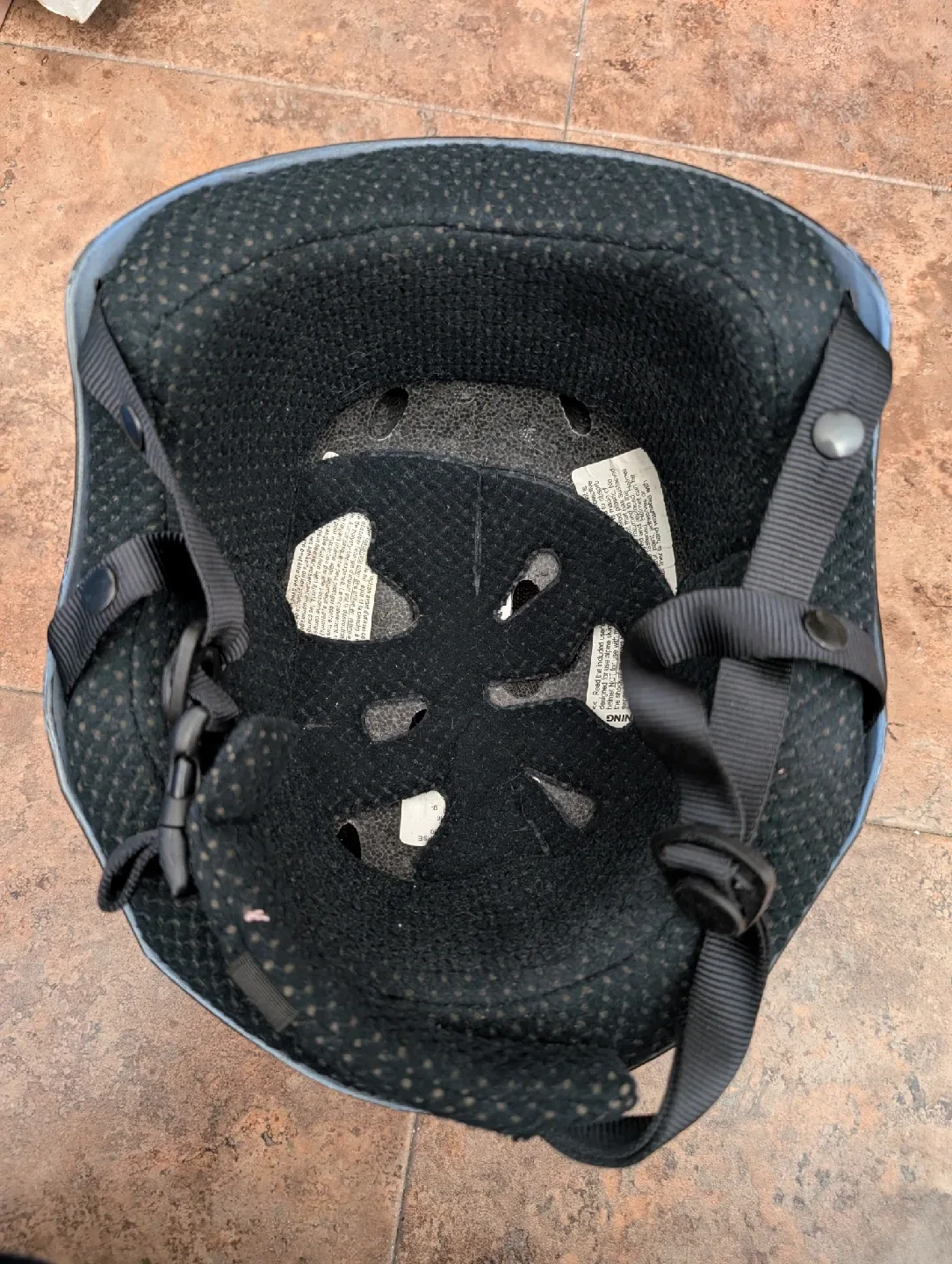 Louis Garneau Black Helmet Bicycle Helmet Bike Helmet Cycling image indicator(2)