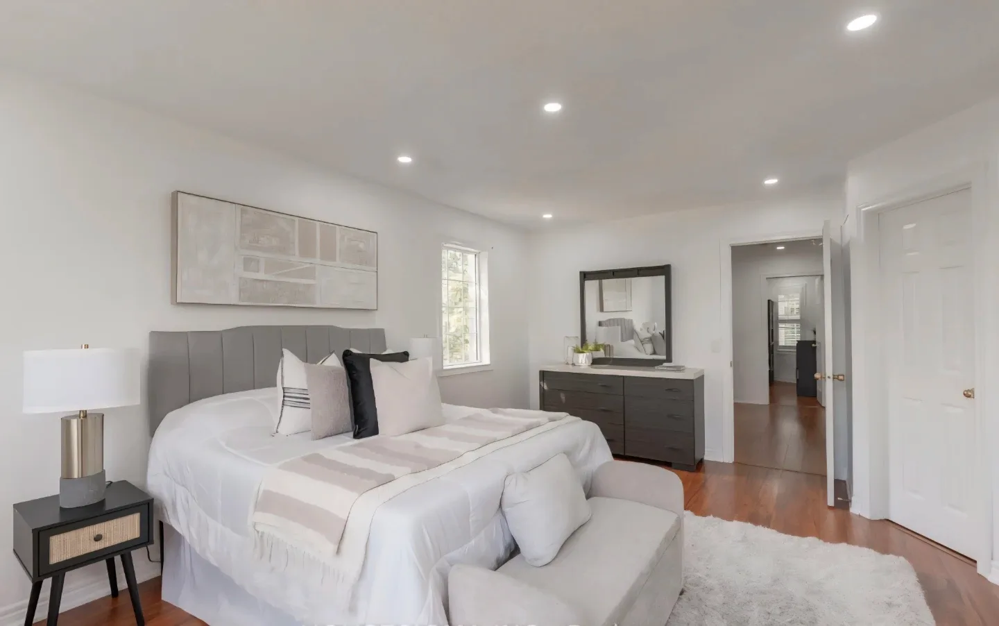 Master bedroom for Rent image indicator(3)