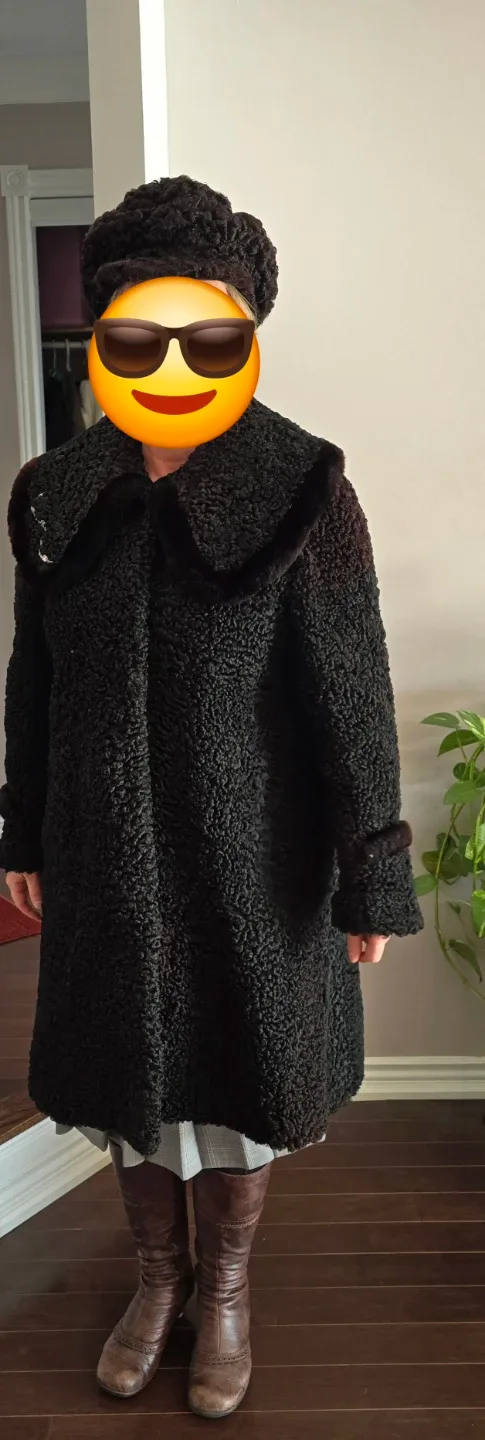 Vintage Persian lamb jacket. image indicator(3)