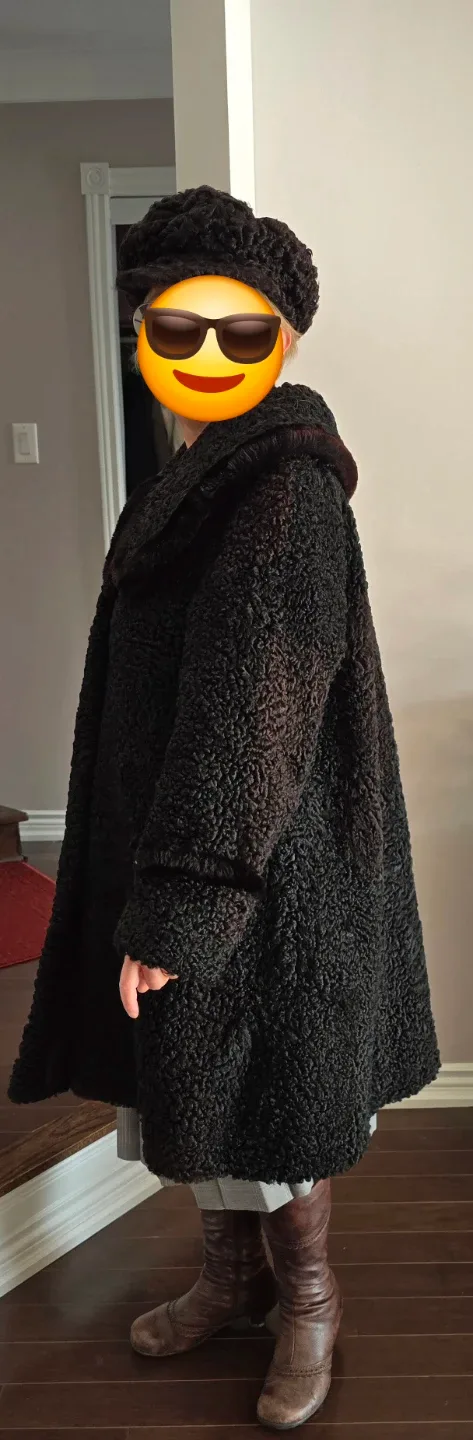 Vintage Persian lamb jacket. image indicator(4)