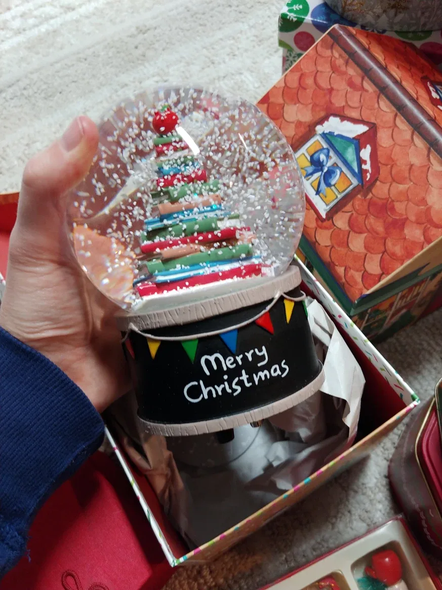 Huge Christmas Decor & Gift Bags Lot image indicator(8)