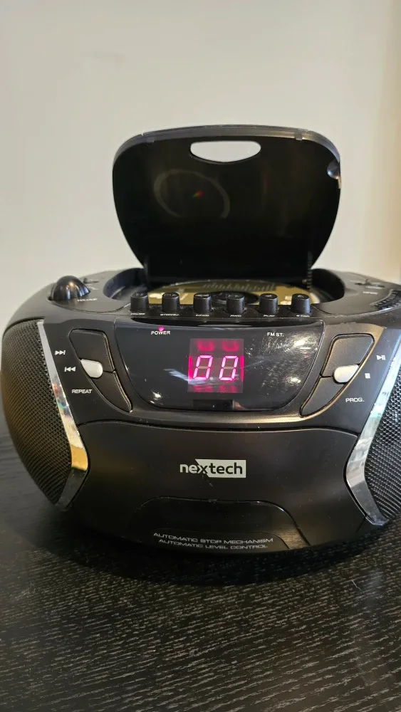 Nextech Portable CD/Radio Boombox image indicator(2)