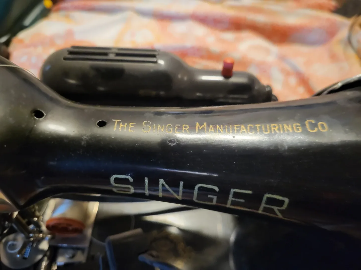 Vintage Singer Sewing Machine with Case image indicator(3)