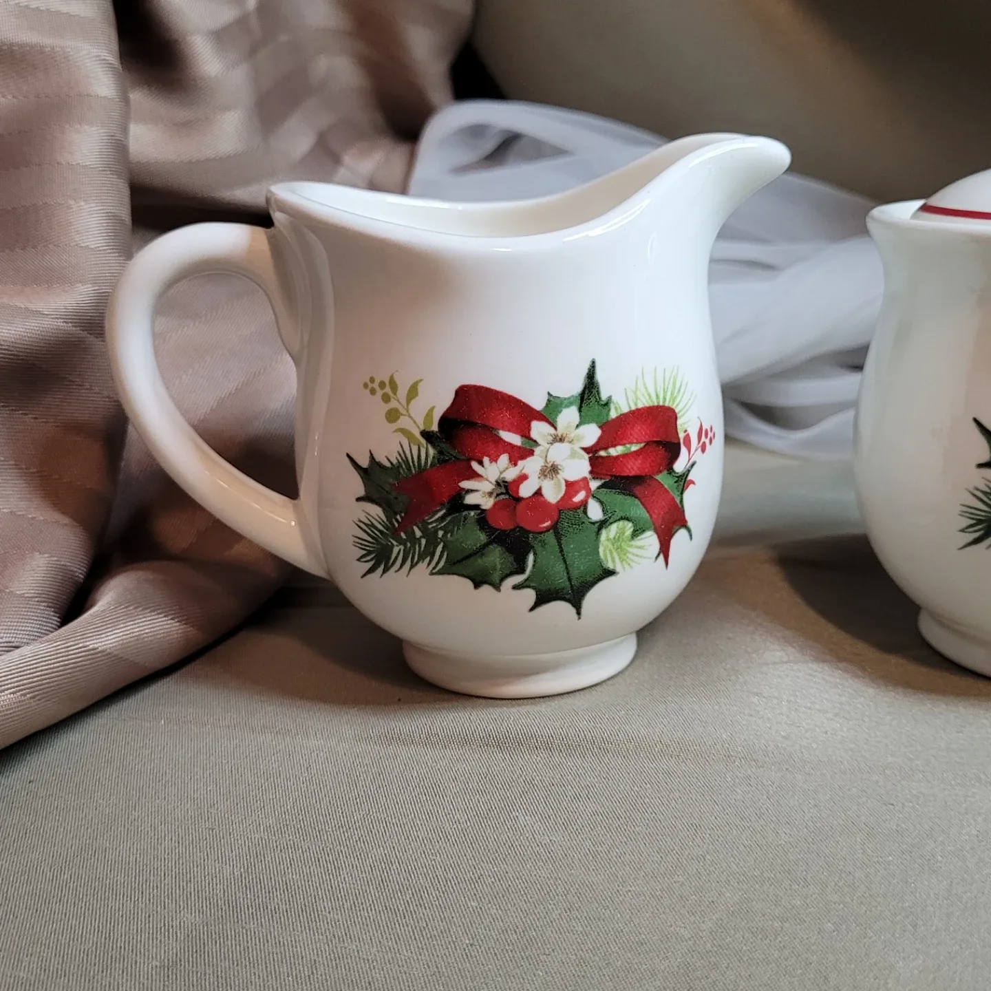 Beautiful Brand New Holiday Christmas Cream & Sugar Set no box image indicator(2)