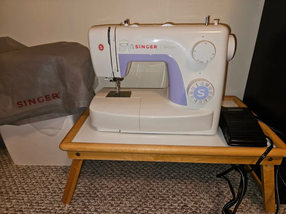 Singer Simple Sewing Machine with Box image indicator(2)