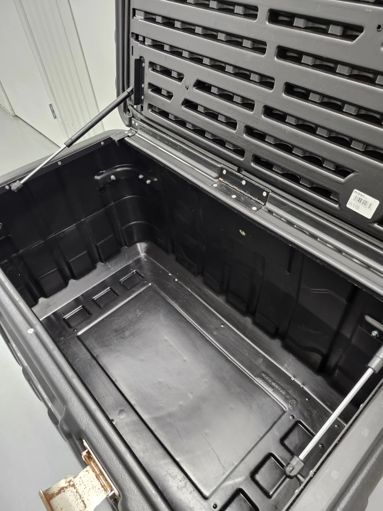 Large Storage bin / Husky Job Box with Master locks - photo 2