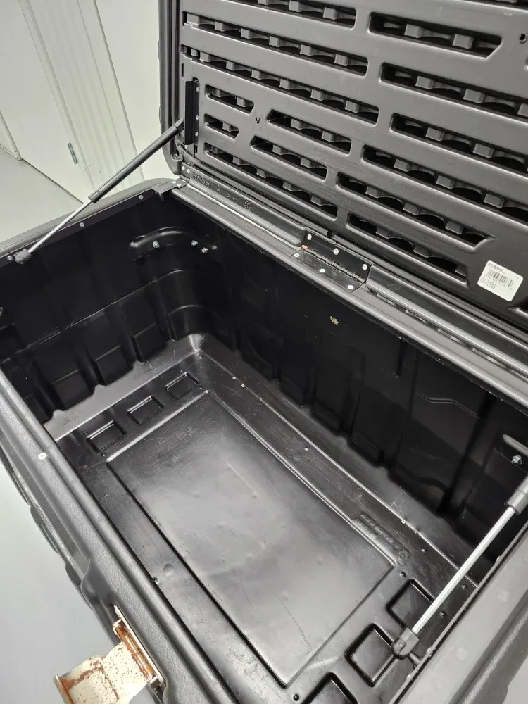 Large Storage bin / Husky Job Box with Master locks image indicator(2)