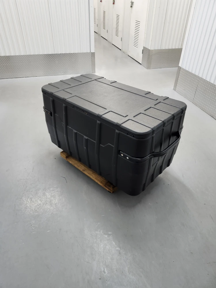 Large Storage bin / Husky Job Box with Master locks - photo 4