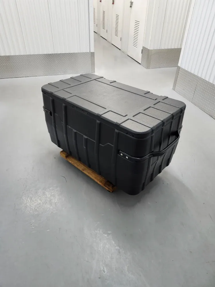 Large Storage bin / Husky Job Box with Master locks image indicator(4)