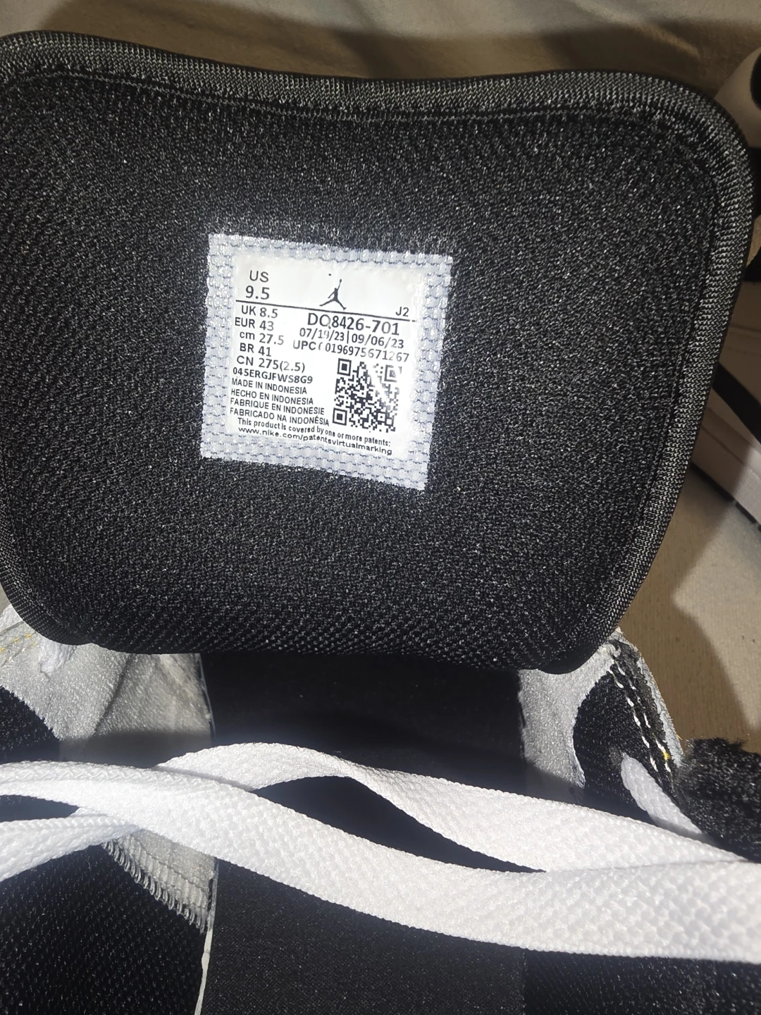 Air Jordan 1 Mid Taxi Black US 9.5 - photo 2