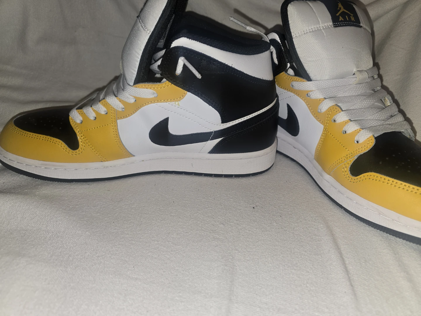 Air Jordan 1 Mid Taxi Black US 9.5 - photo 5