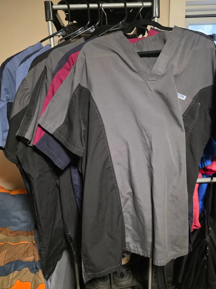 MOBB V-Neck Scrub Top