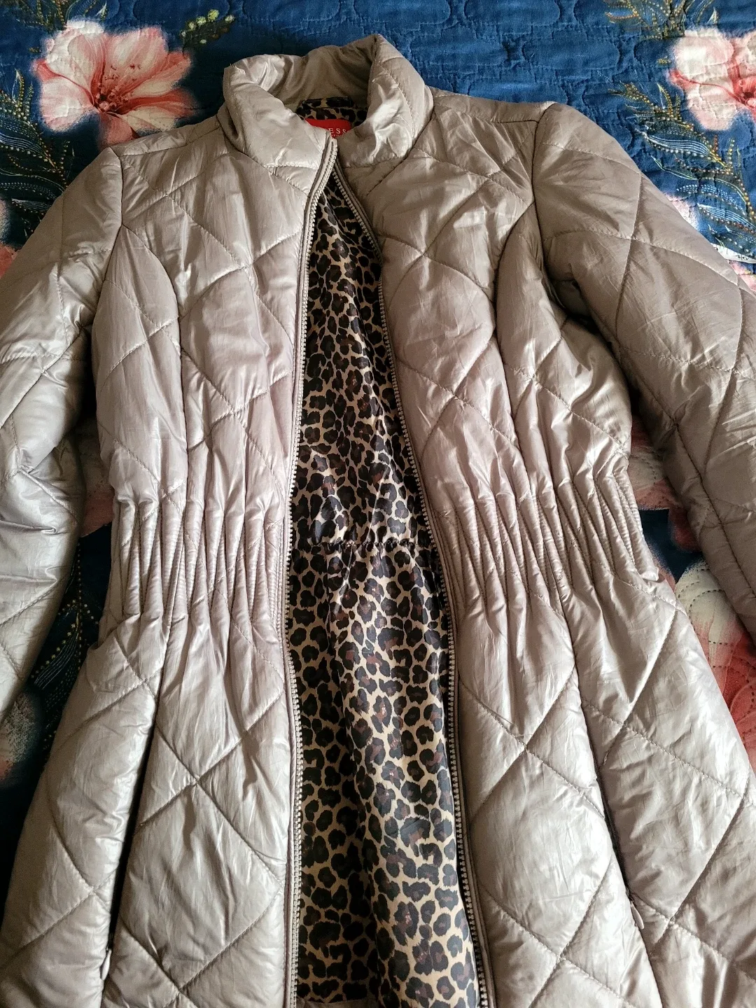 Guess Los Angeles Puffer Jacket - Size Small image indicator(2)