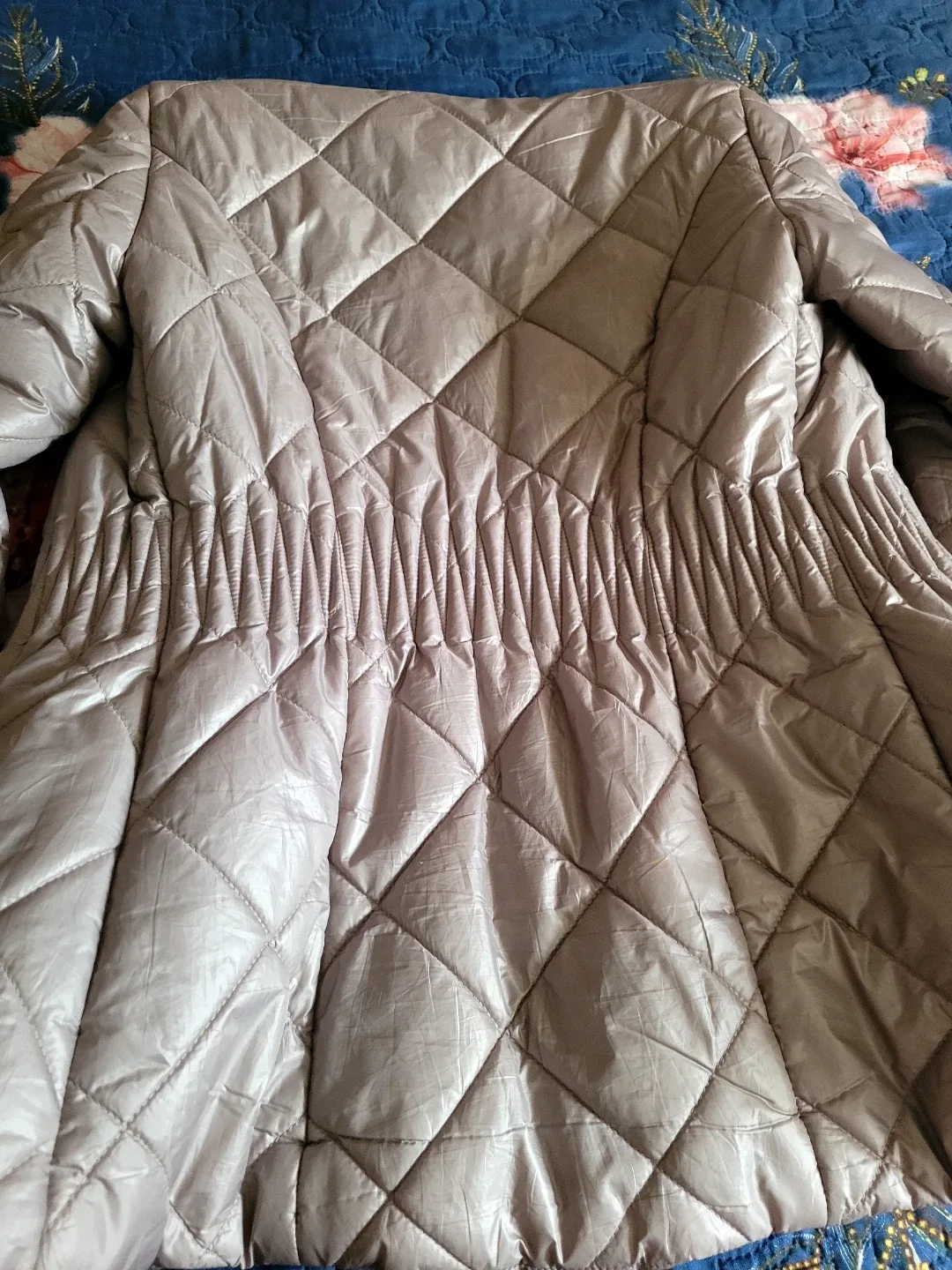 Guess Los Angeles Puffer Jacket - Size Small image indicator(3)