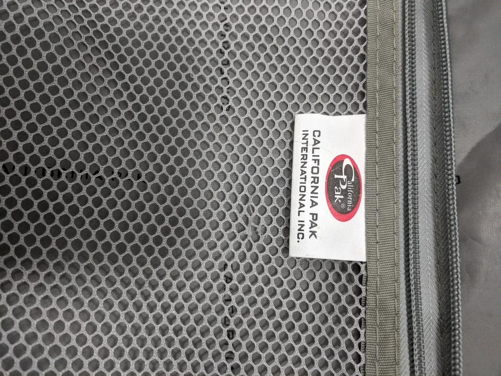California Pak Carry-on Suitcase image indicator(6)