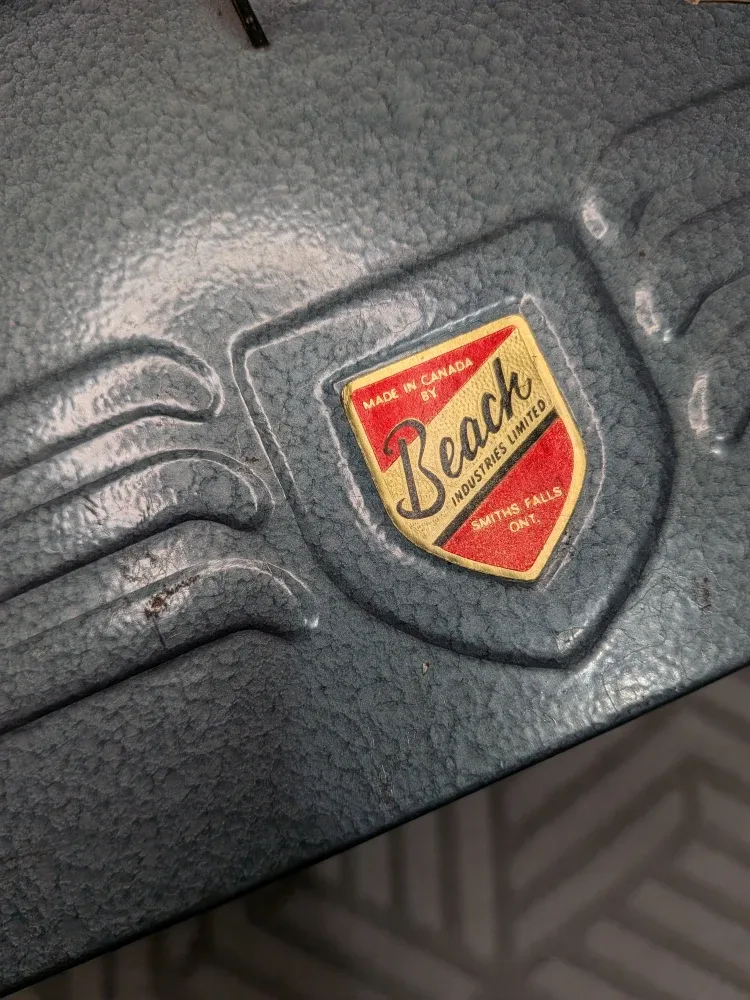 Vintage Cdn made Beach Industries Tool Box 19" x 7" image indicator(3)